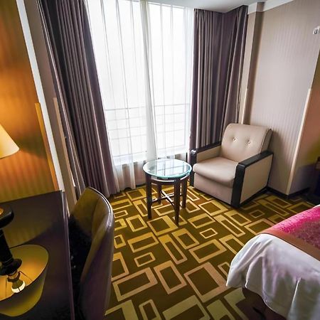 Dong Fang Hotel Пекин Экстерьер фото
