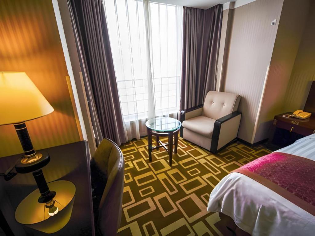 Dong Fang Hotel Пекин Экстерьер фото