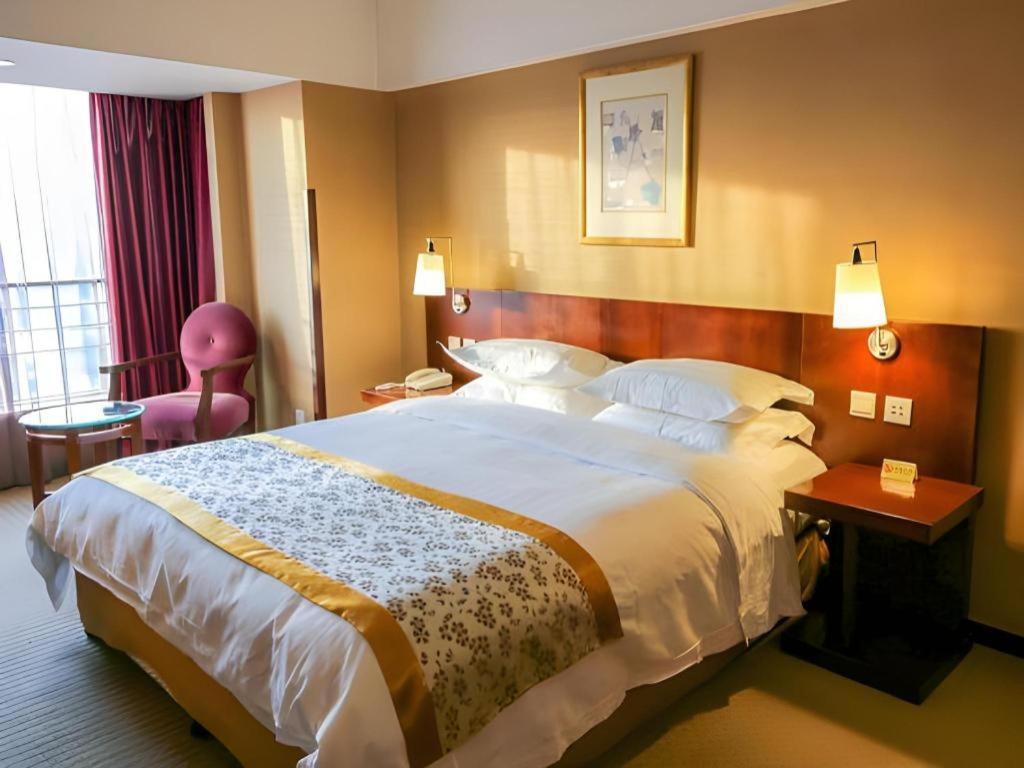 Dong Fang Hotel Пекин Экстерьер фото