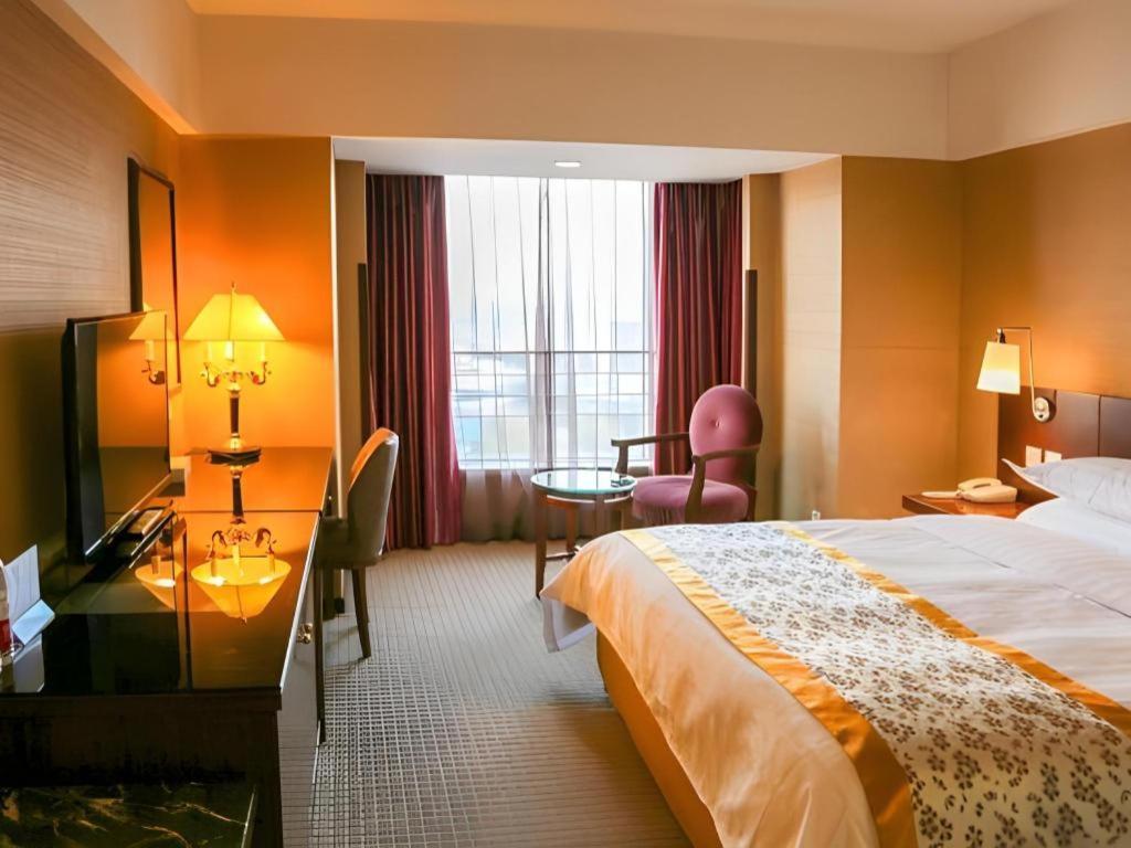 Dong Fang Hotel Пекин Экстерьер фото