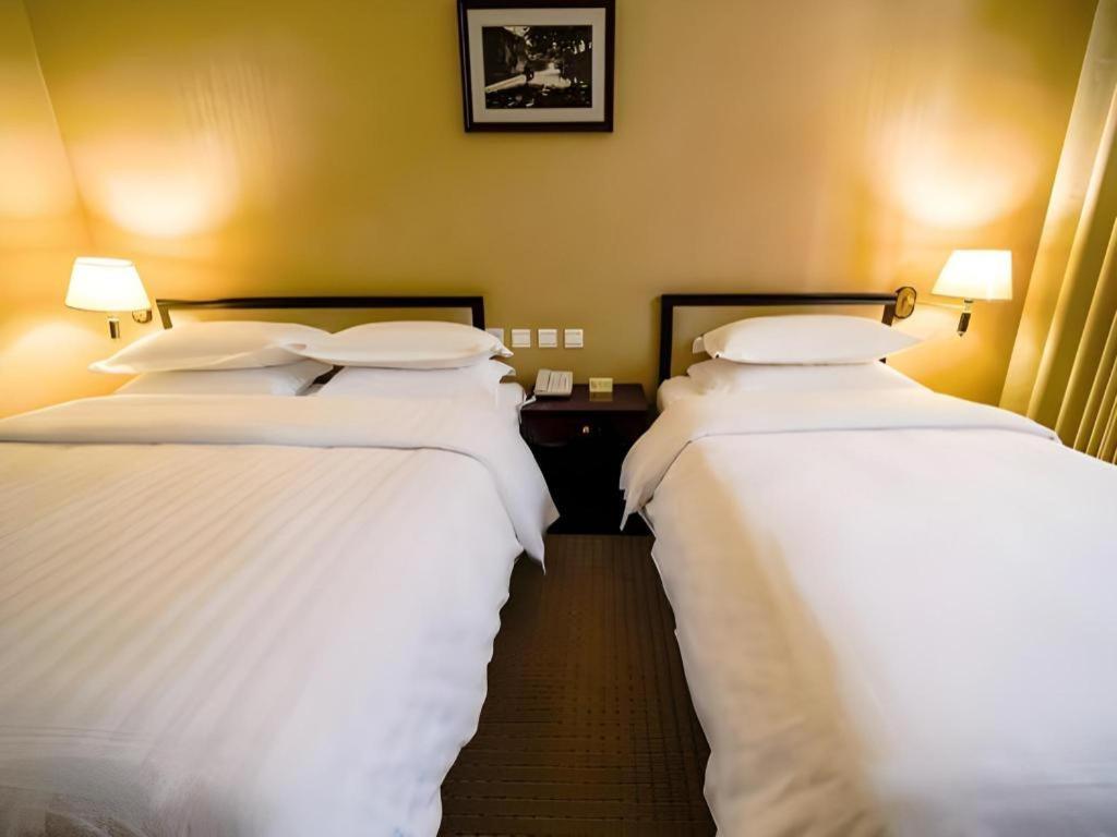 Dong Fang Hotel Пекин Экстерьер фото
