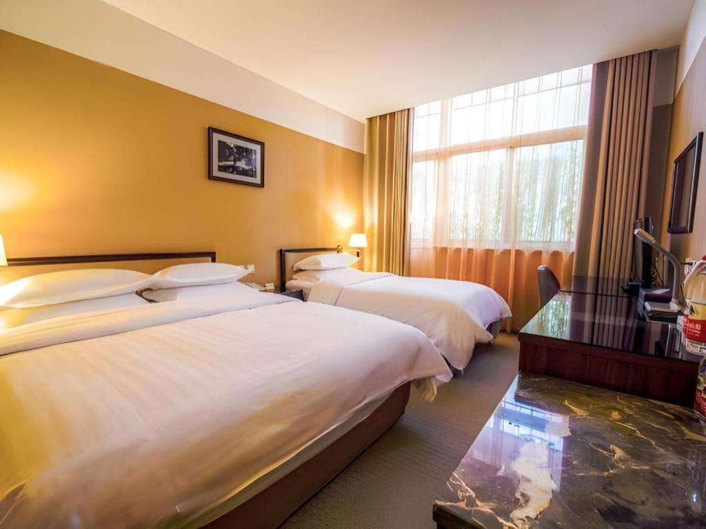 Dong Fang Hotel Пекин Экстерьер фото