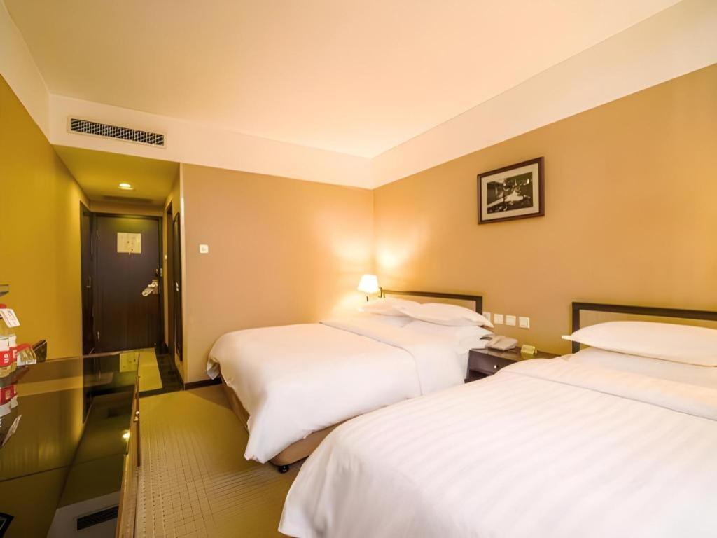 Dong Fang Hotel Пекин Экстерьер фото