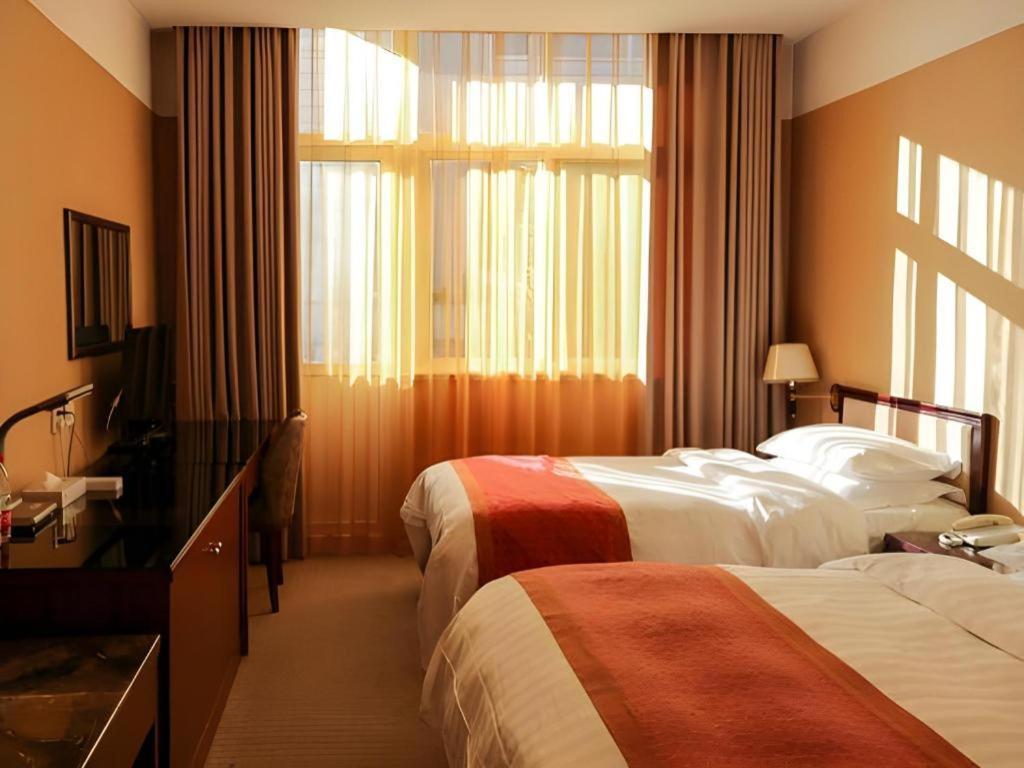 Dong Fang Hotel Пекин Экстерьер фото