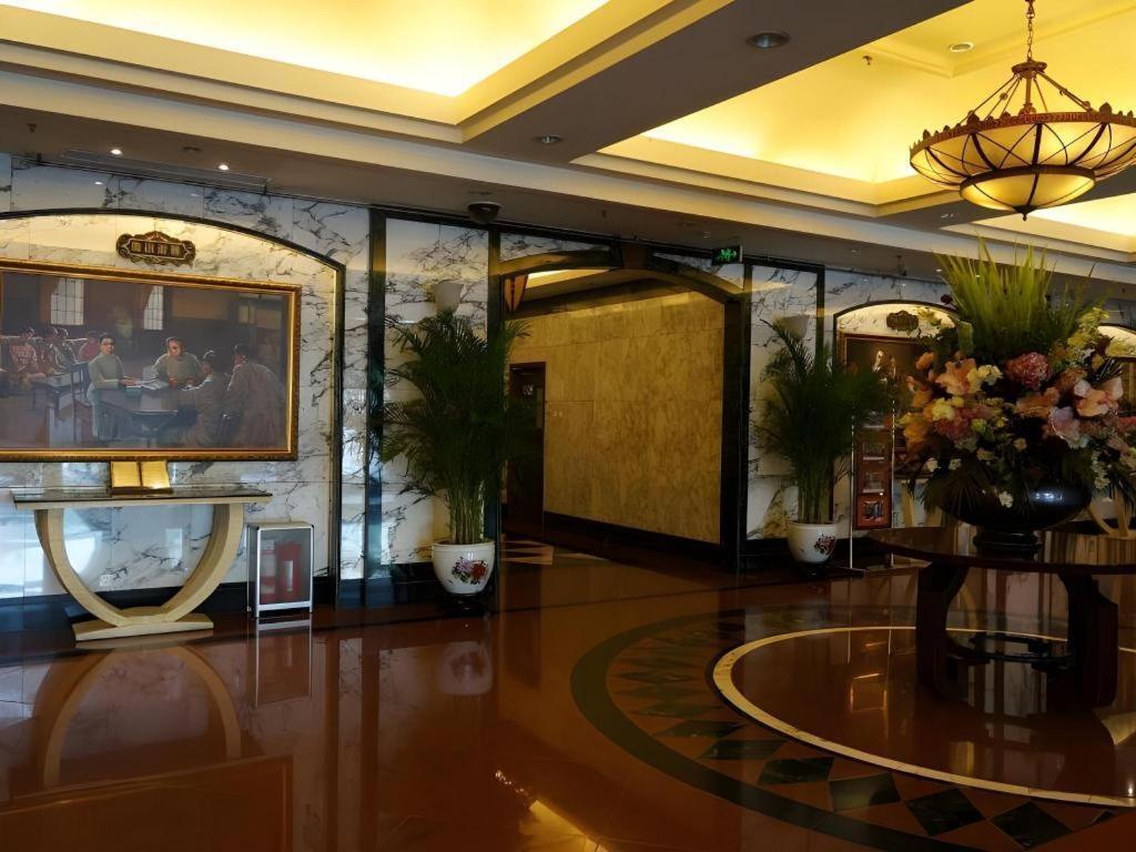 Dong Fang Hotel Пекин Экстерьер фото