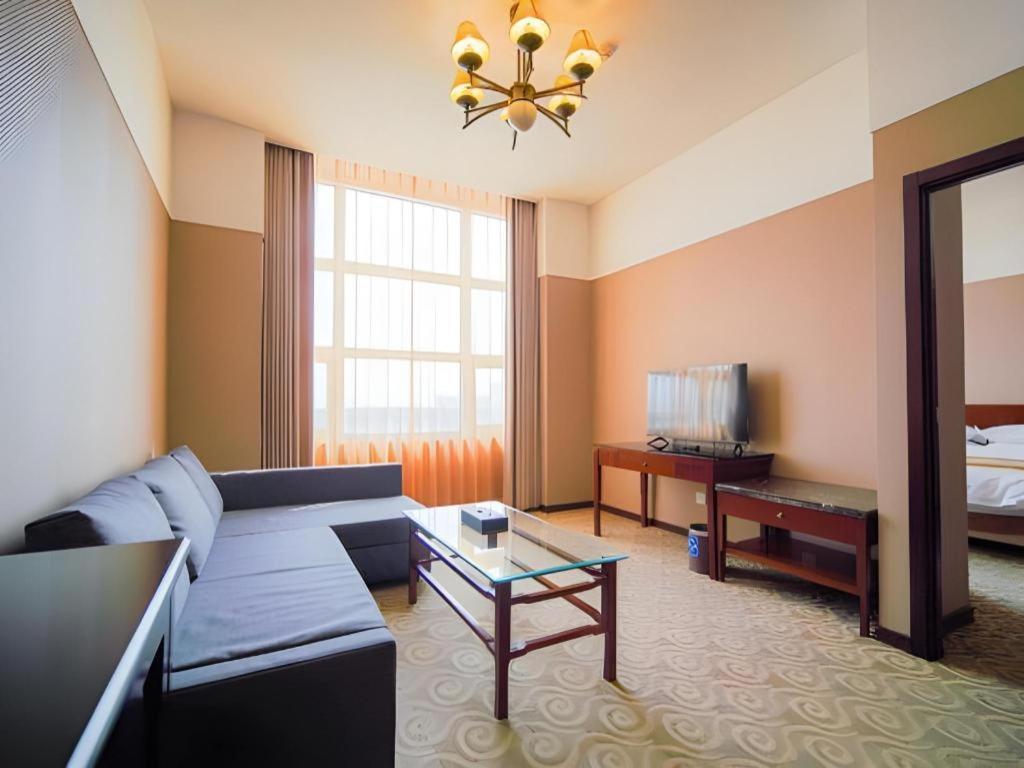 Dong Fang Hotel Пекин Экстерьер фото