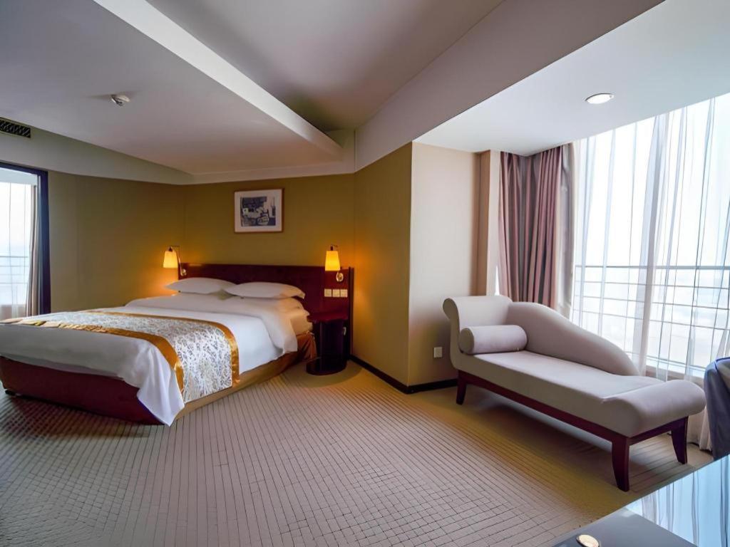 Dong Fang Hotel Пекин Экстерьер фото