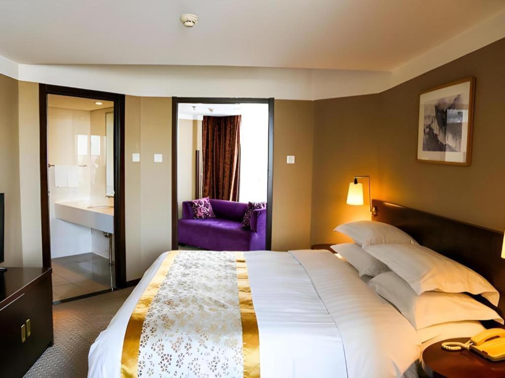 Dong Fang Hotel Пекин Экстерьер фото