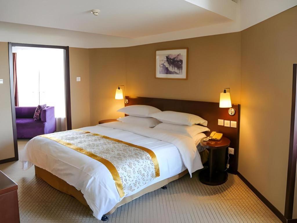Dong Fang Hotel Пекин Экстерьер фото