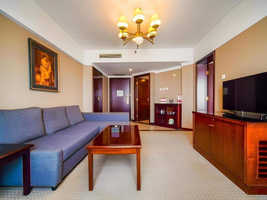 Dong Fang Hotel Пекин Экстерьер фото