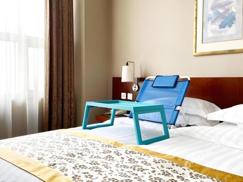Dong Fang Hotel Пекин Экстерьер фото