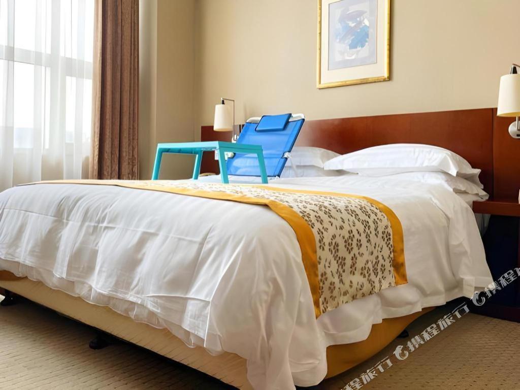 Dong Fang Hotel Пекин Экстерьер фото