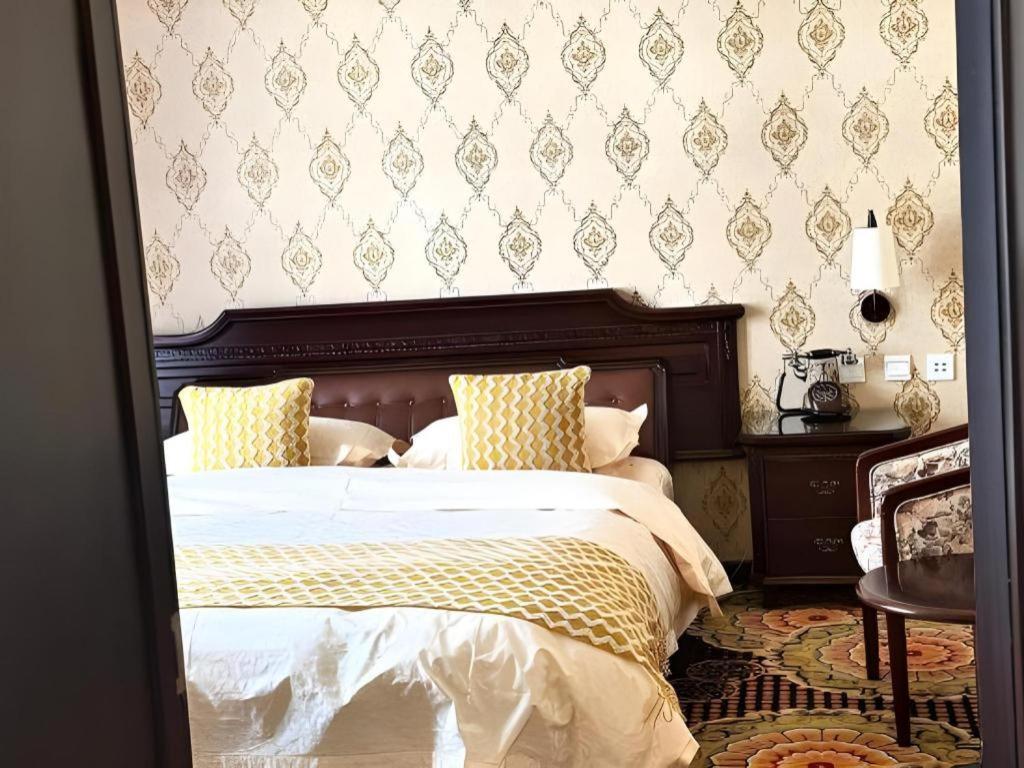 Dong Fang Hotel Пекин Экстерьер фото