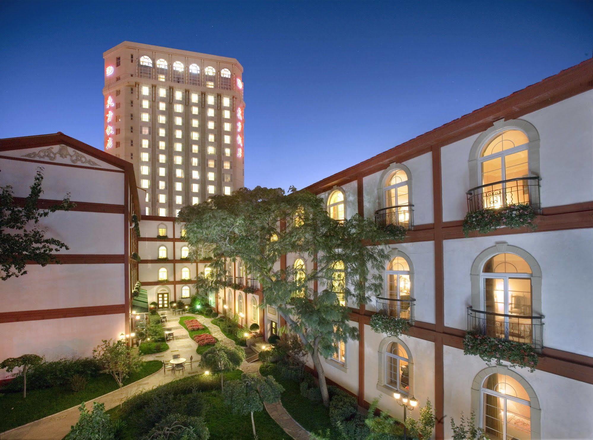 Dong Fang Hotel Пекин Экстерьер фото